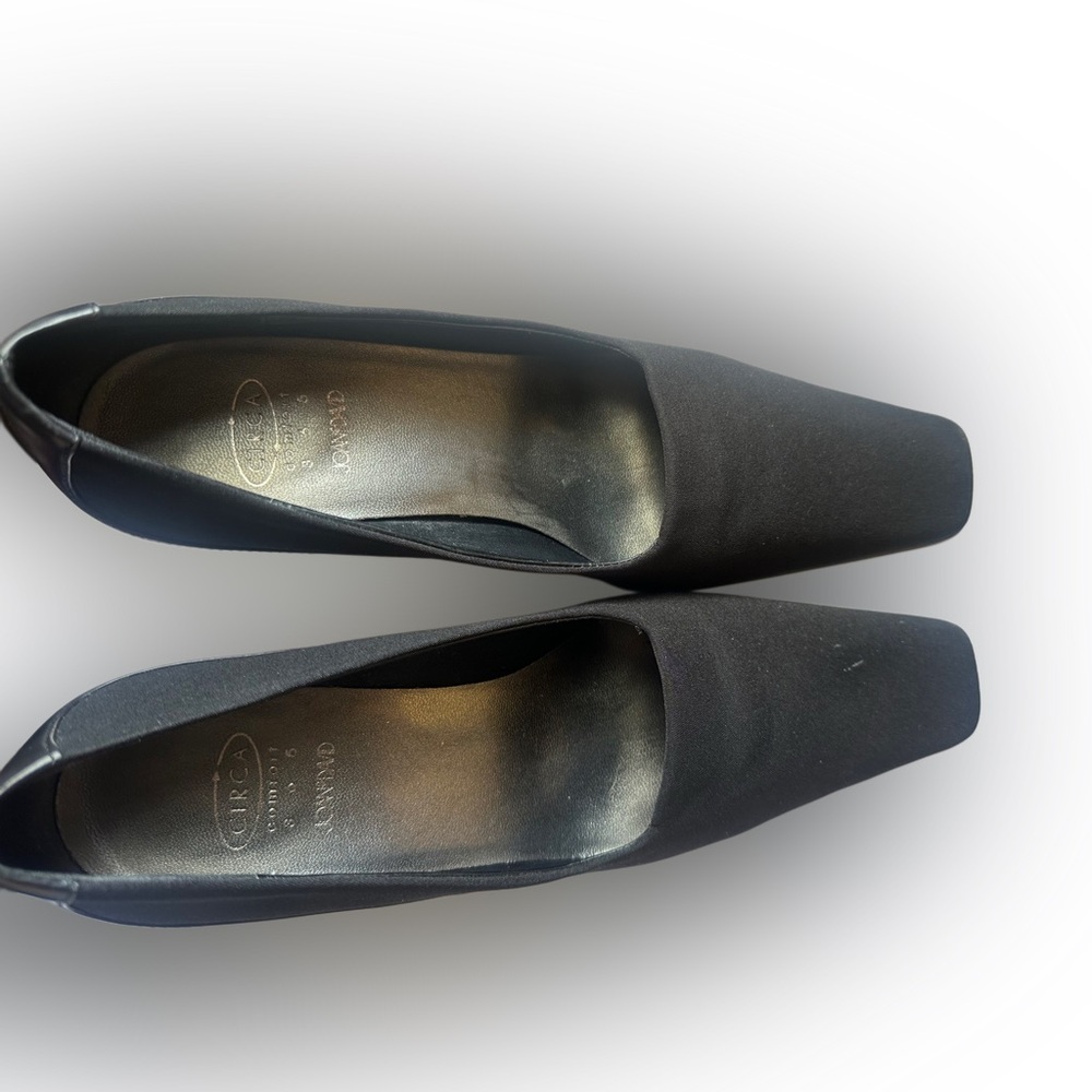 Circa Joan & David “CJNOVA” Black Fabric Pumps – Size 6.5M